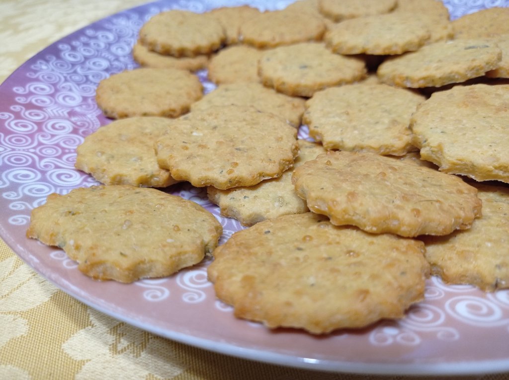 Biscotti salati senza glutine di ceci parmigiano e salvia